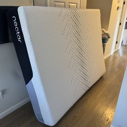 Nectar Premier Memory Foam, Queen, Like New, Perfect Condition