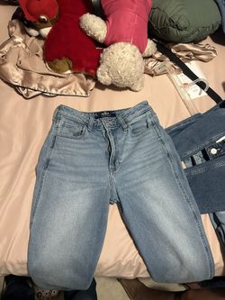 Holister High Rise Mom Jeans 