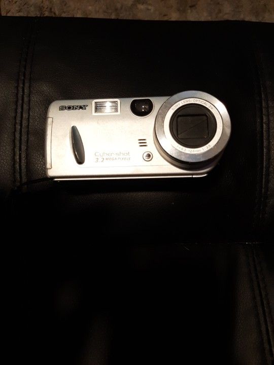 Sony Cyber-shot 3.2 Mega Pixels