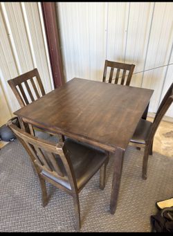 Table & Chairs