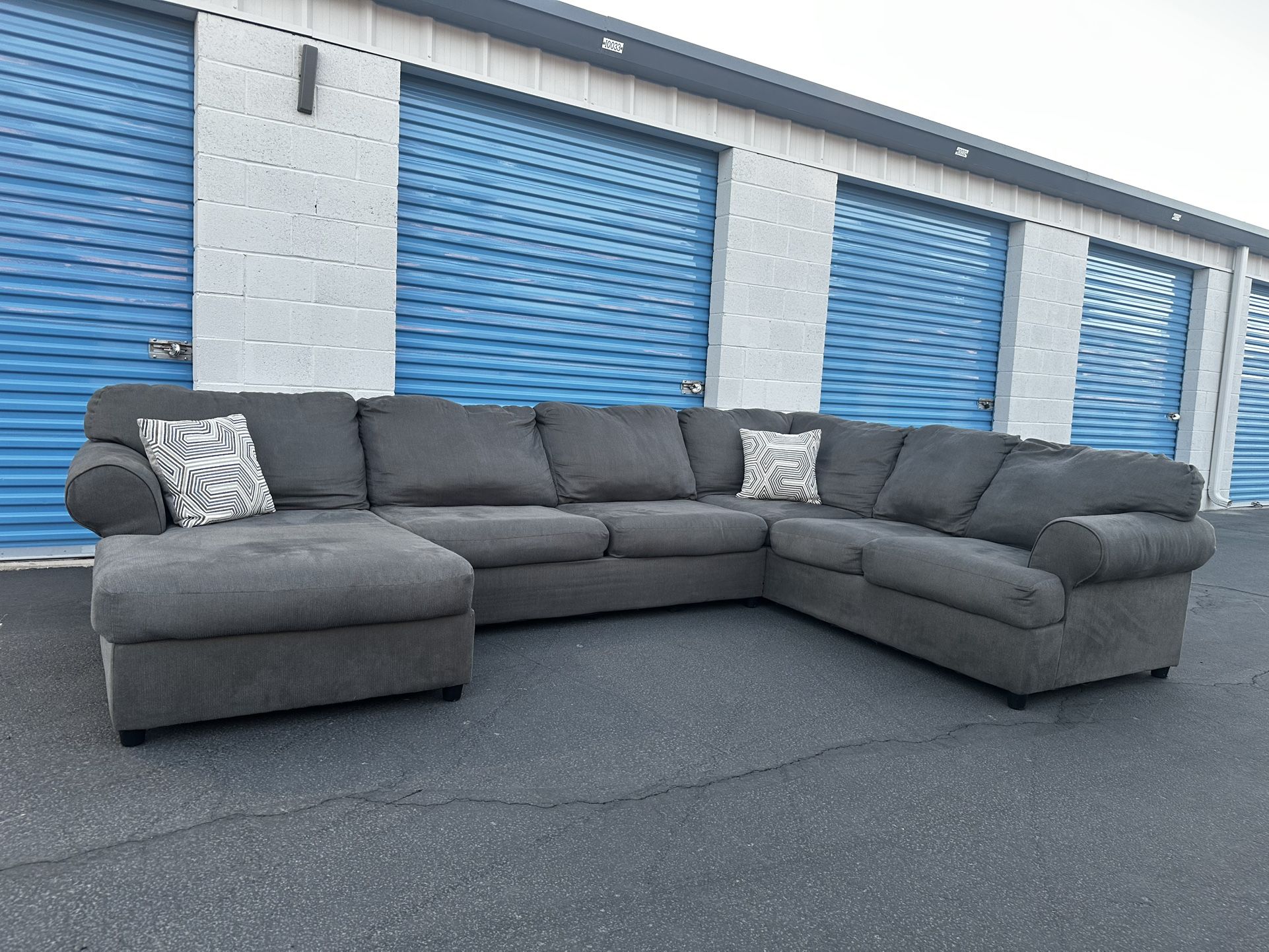 Gray Sectional Couch 🚛🚛 Free Delivery 🚛🚛