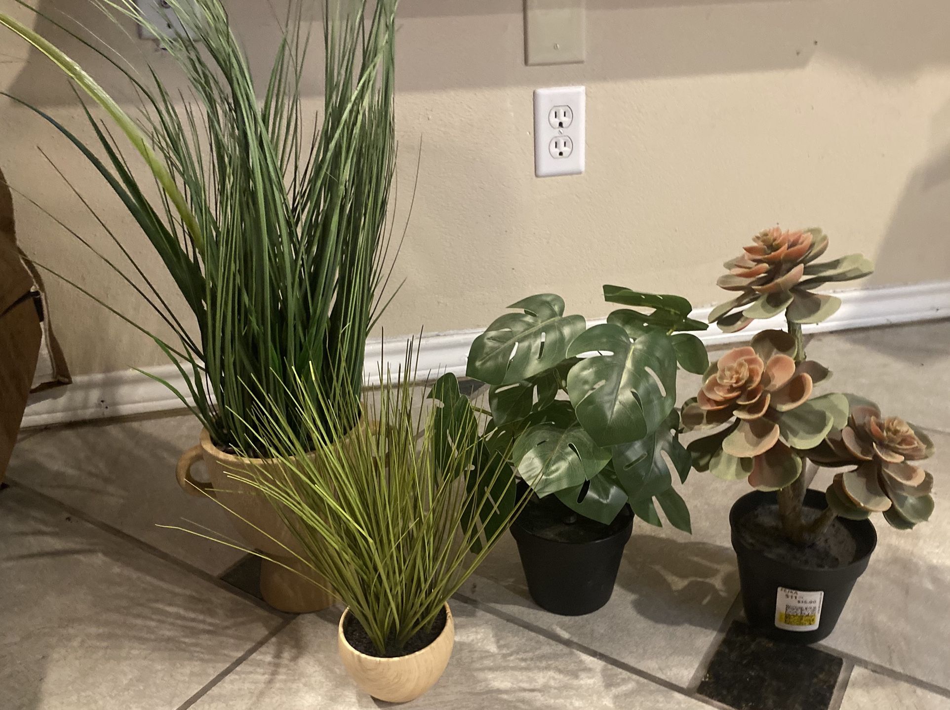 FAUX PLANTS BUNDLE/ LOTE DE PLANTAS ARTIFICIALES 