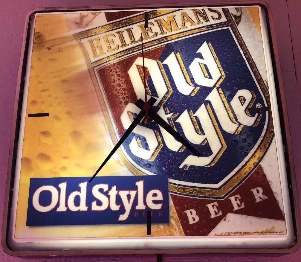 Vintage Old Style Beer Sign/Clock