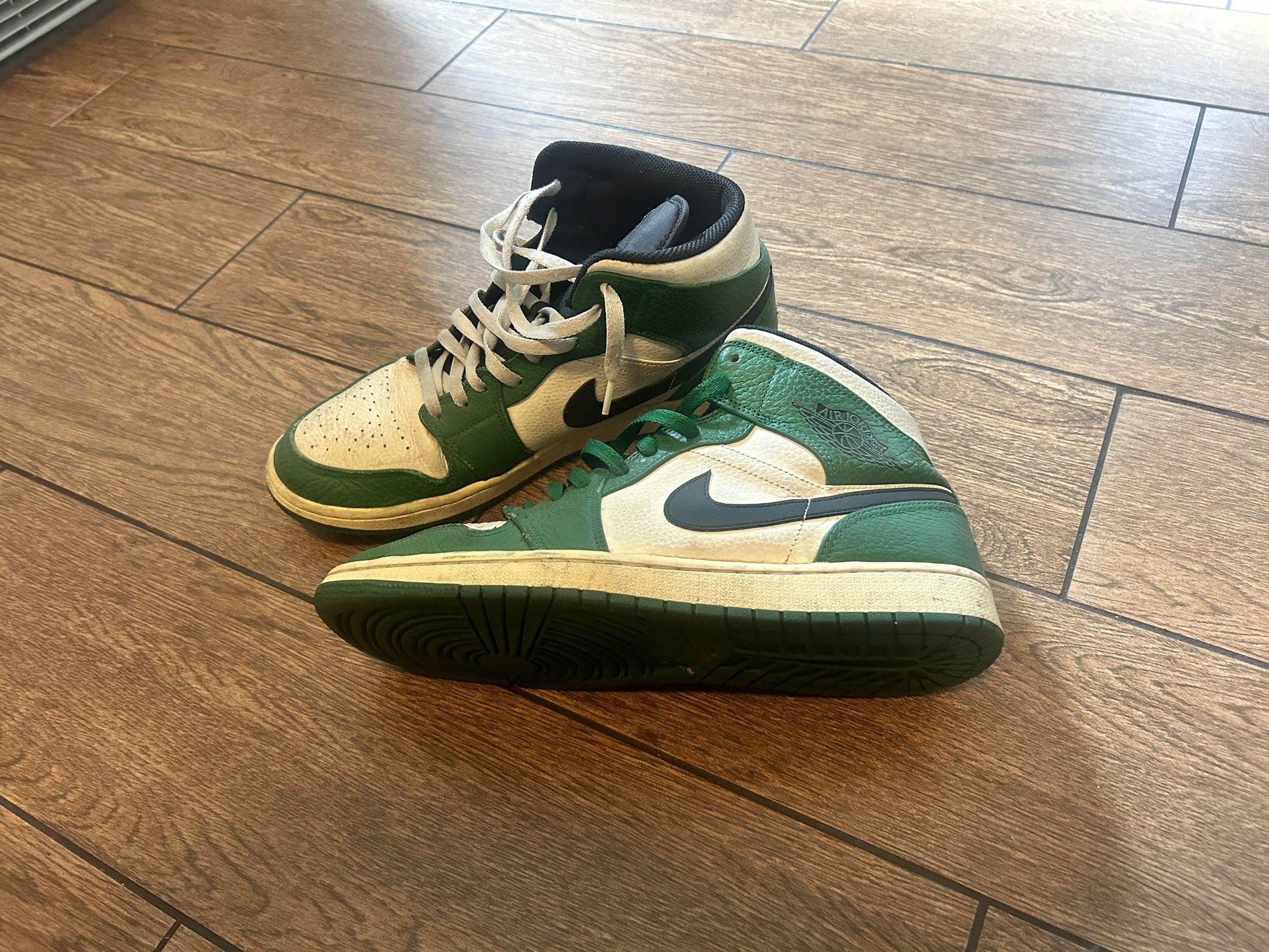 USED Air Jordan 1 Mid SE Men's Size 11