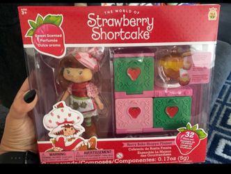 Strawberry Shortcake Doll Set