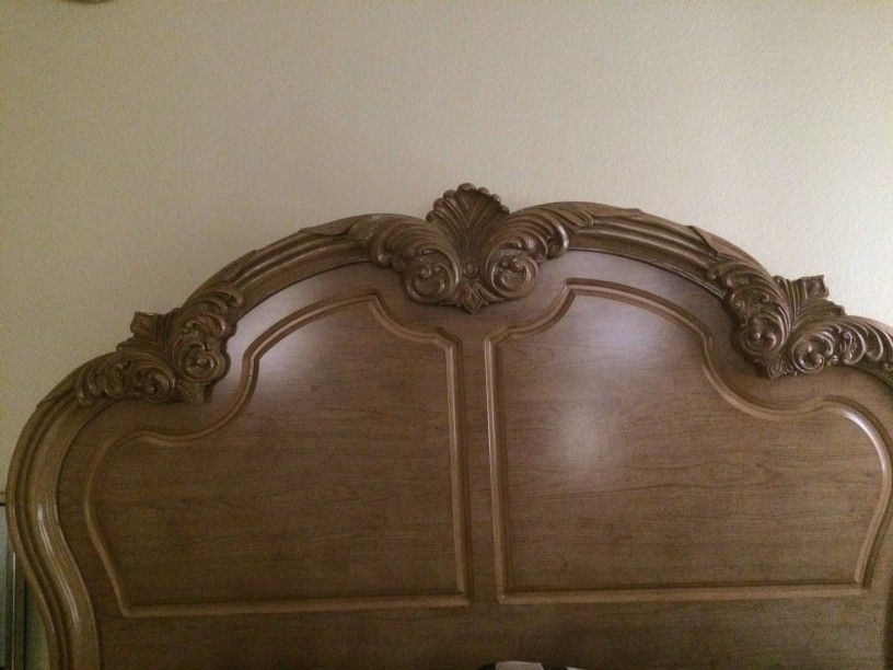 4 Piece Bedroom Furniture - Queen Bed