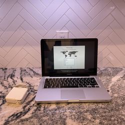 Apple 13 " MacBook Pro / MD101LL/A / 2.5GHz Intel Core i5, 4GB RAM, 500GB