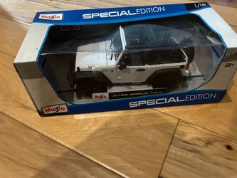 Maisto 2014 Jeep Wrangler Topless  Scale 1:18