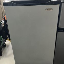 Haier Mini Fridge (835514-1)