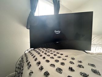 39” Insignia Fire TV Smart TV – Excellent Condition – Includes Remote