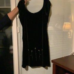 Women’s Dress (size M)