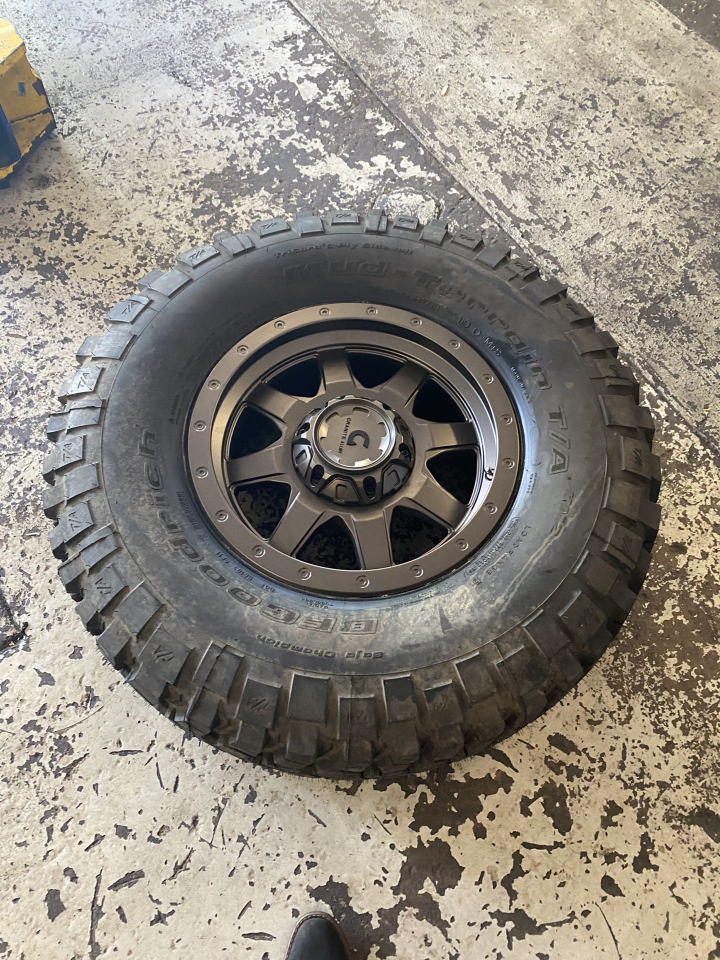 35/12.5R17 Mounted on Jeep TJ wheels 4x4.5