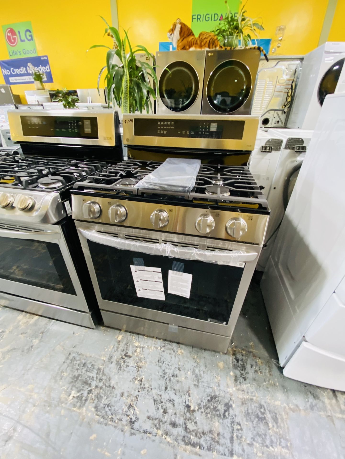 Lg Stove Open Box With Air fry No Credit Needed