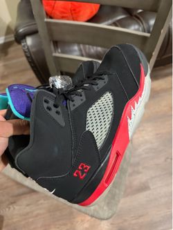Jordan 5 Black Grape 10.5 men