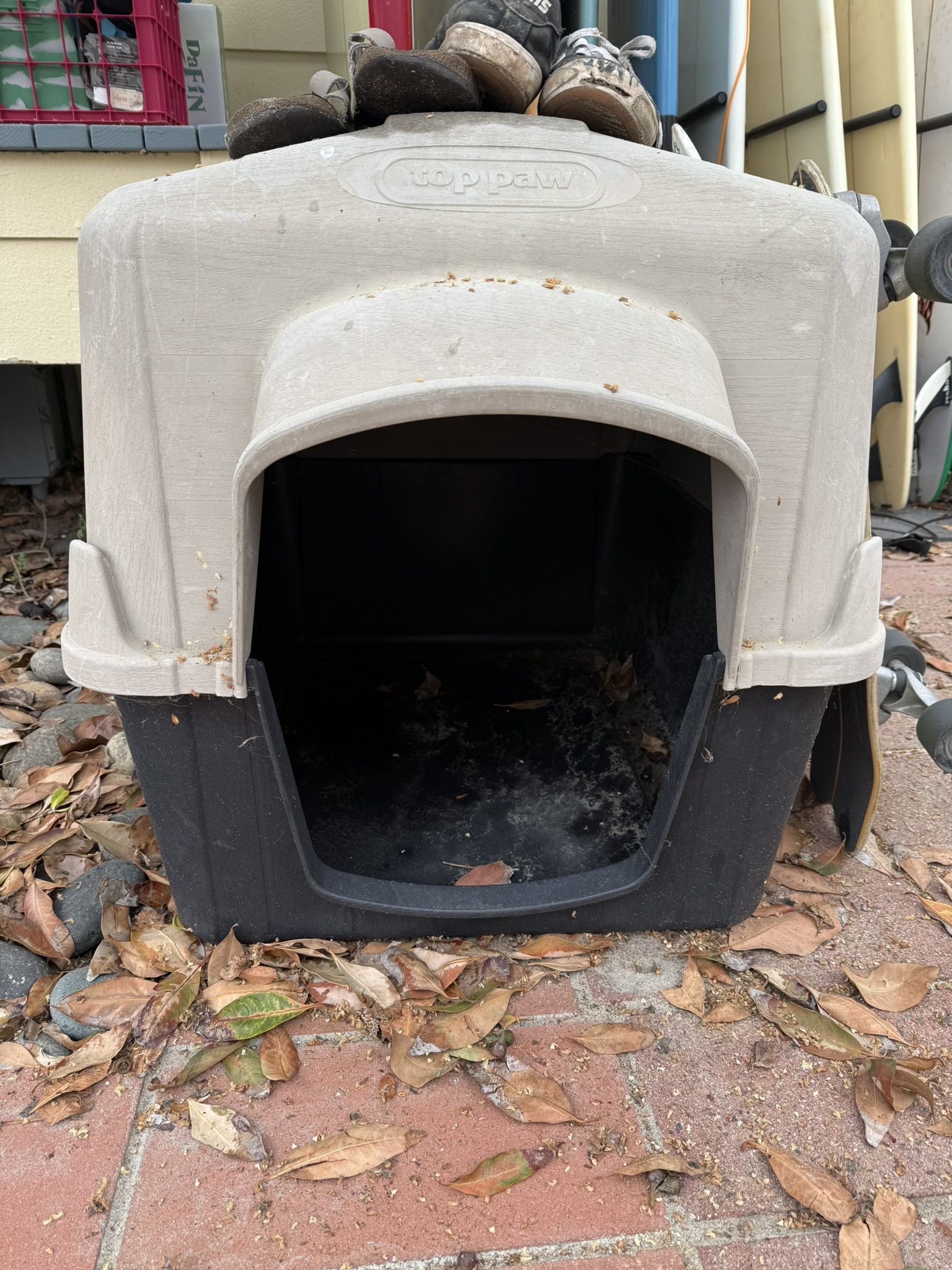 FREE DOGHOUSE
