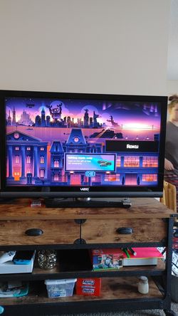 Vizio 47 inch with Roku and both remotes