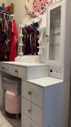 White Vanity (without the pink chair)