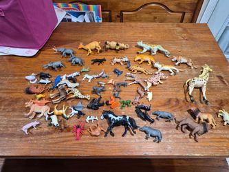 Lot animal figurines toys