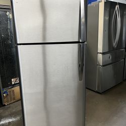 FRIGIDAIRE STAINLESS STEEL TOP FREEZER REFRIGERATOR 