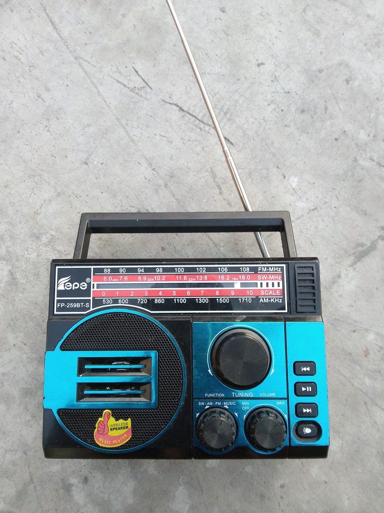 Solar Switch Radio/Bluetooth Speaker