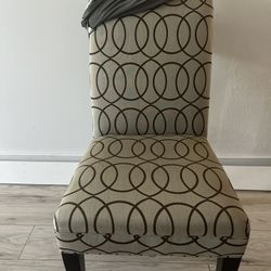 Dinning Room Chairs 5 With Wood Back 2 With Soft  Back