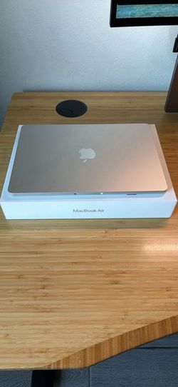 MacBook Air M5 13” Like new w/ 5 charge cycles