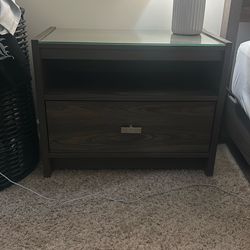 MUST GO (2) Matching Night Stands