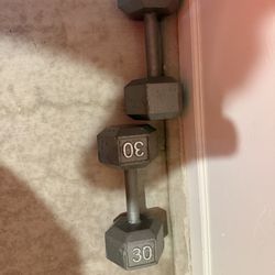Selling a pair of 30 lb hex dumbbells