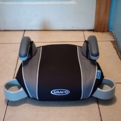 Graco Booster Seat With Cupholders.  $20 EACH.See All Pictures Read Description 
