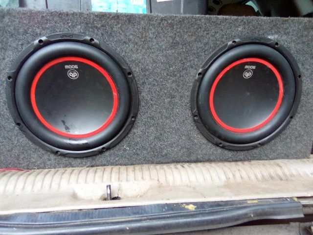 db drive 10"speakers and 2000w amp $300 obo