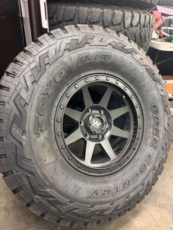 Toyo Open country R/T 315/75R16 wheels and tires