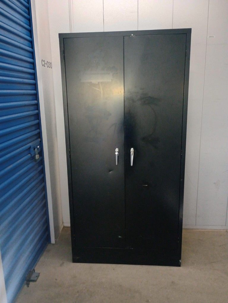 Metal Storage Cabinet With 2 Keys With Adjustable Shelves