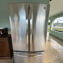 GE Refrigerator 