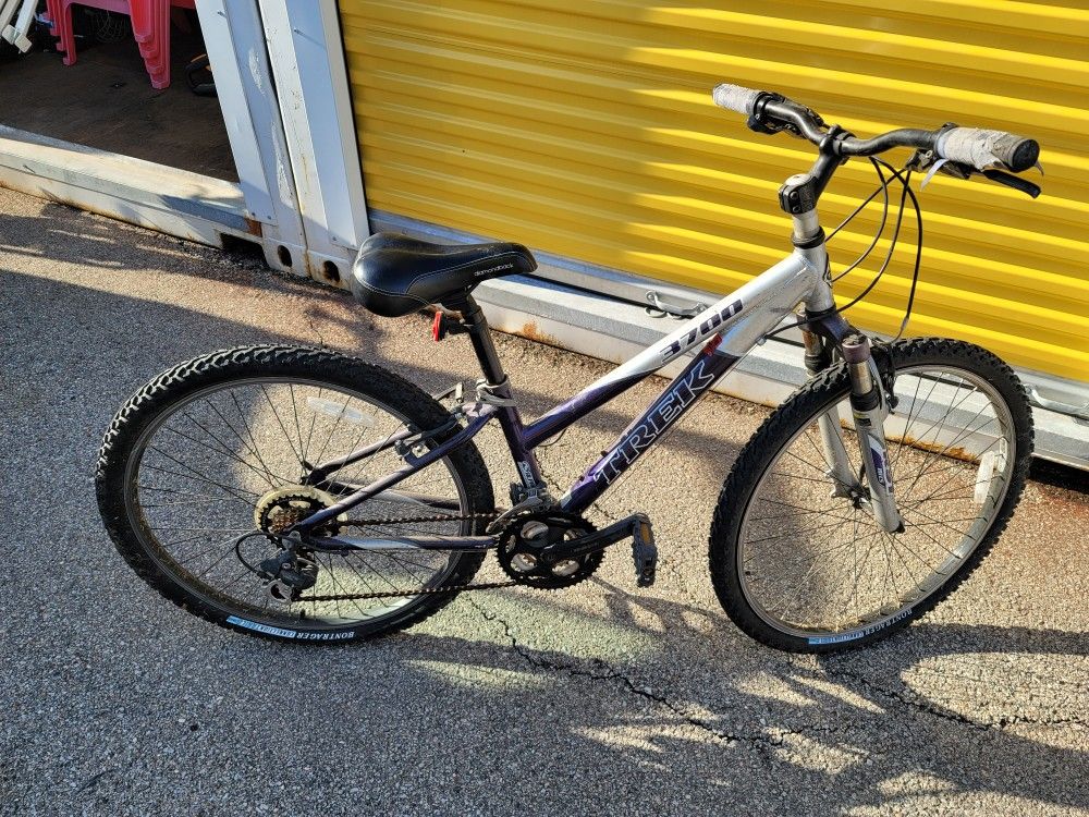 trek bike 3700
