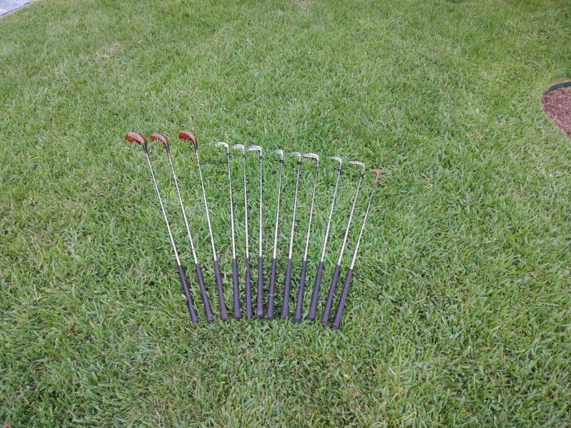 Set Of Golf Clubs With Pull Cart