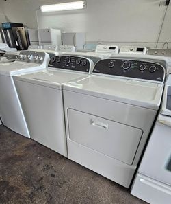 WHIRLPOOL WASHER AND DRYER SET.