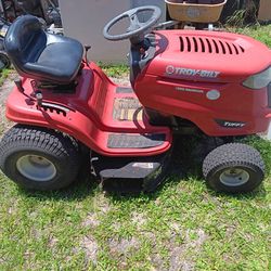 Riding Mower Works Great 350 Has A New Battery Ready To Mow 