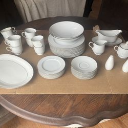 Empress Fine China Crown Victoria Collection Fine China Set