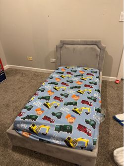 Toddler bed with mattress and protector