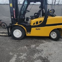 LOOKING FOR EQUIPMENT FORKLIFTS AVAILABLE!! CALL OLIVER FINANICING AVAILABLE 