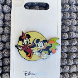 Disney Minnie Mouse Pin Halloween.