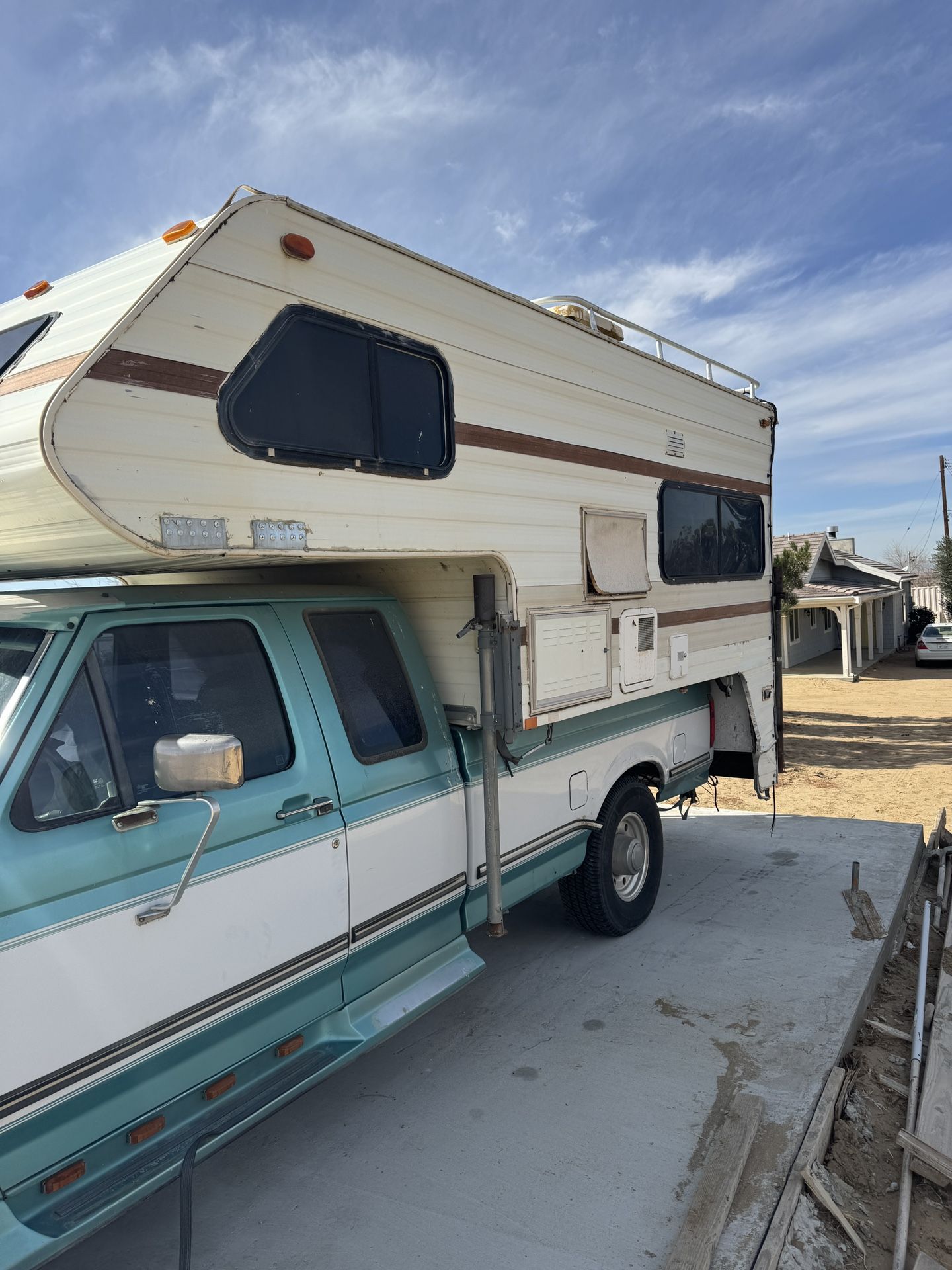 Lance Camper 9.6 Feet For Long Bed Truck