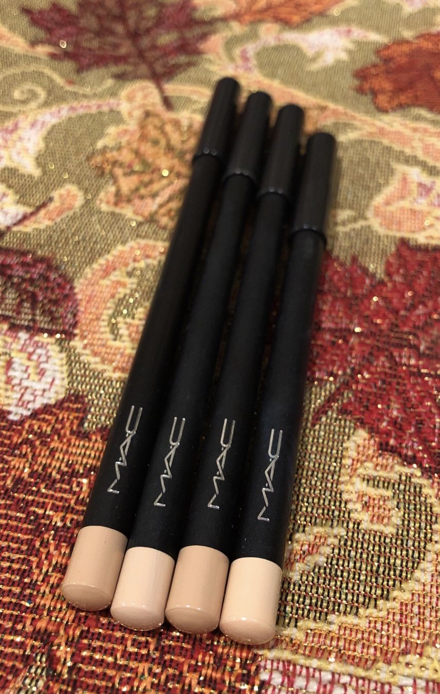 MAC Studio Chromagraphic Pencil Crayon Multi-Usages Can be use as Concealer I have NC15/NW20 and NW25/NC30 $1 Each Authentic! Pick up only!