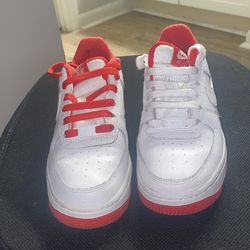 Air Force 1 Low “University red” (Size 3.5 Y)