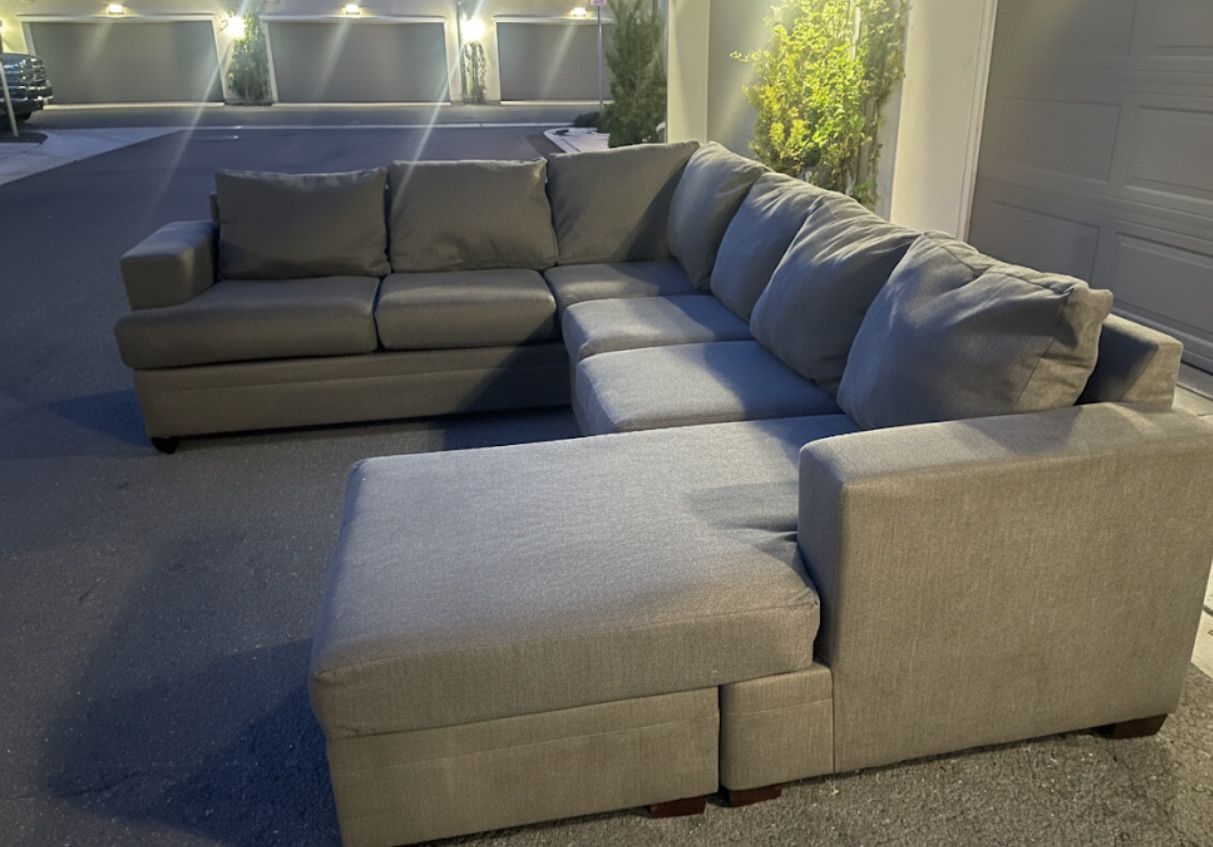 Huge Dark Grey Sectional Couch Sofa From Living Spaces In Excellent Condition - FREE DELIVERY 🚛