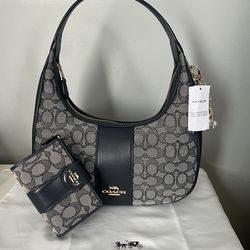 Coach Set In Signature Jaquard