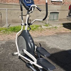 SPIRIT FITNESS ELLIPTICAL ELECTRIC