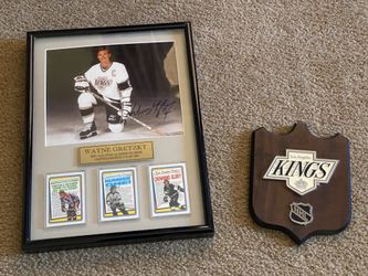 WAYNE GRETZKY AUTOGRAPHED PHOTO