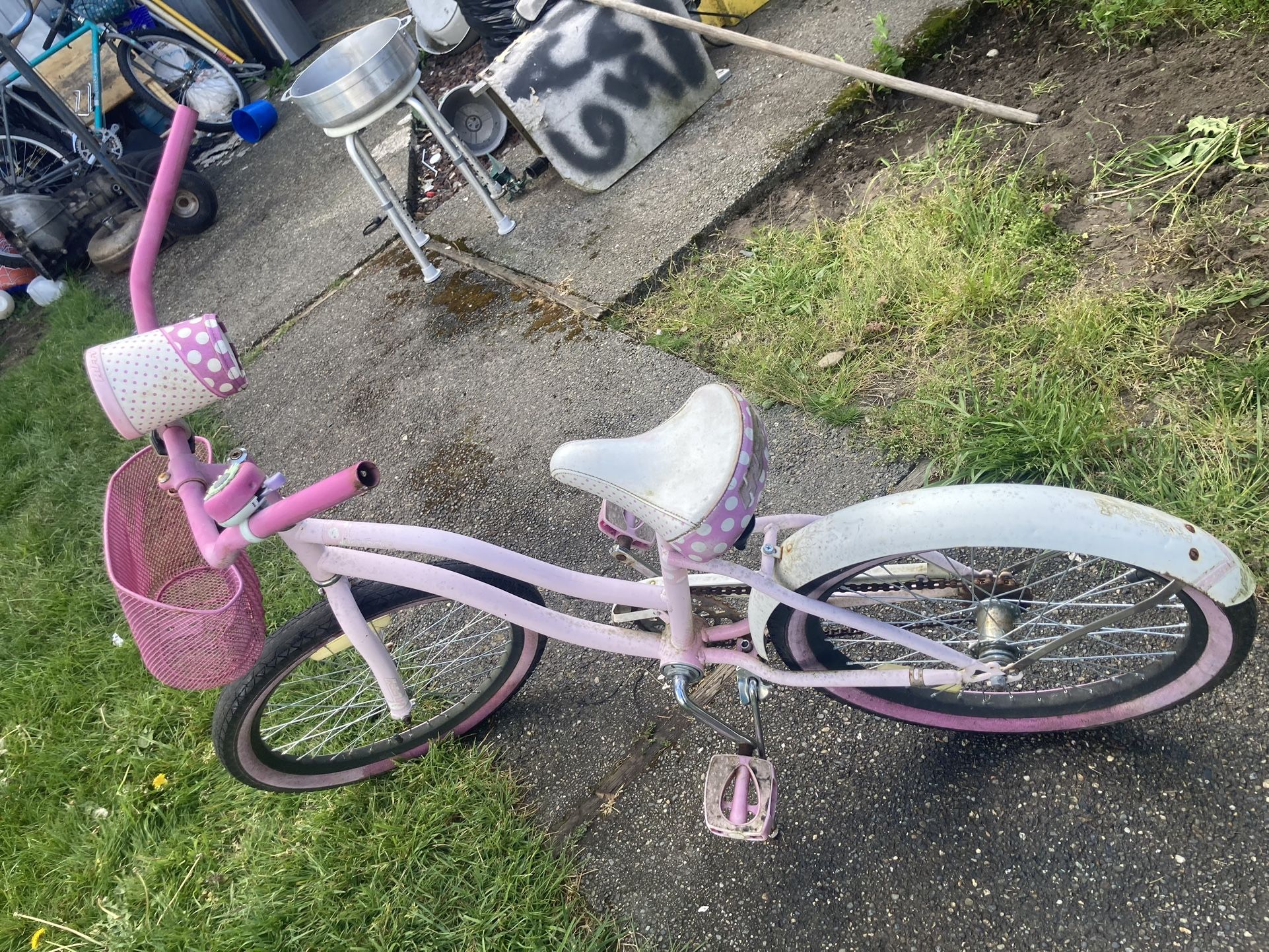 Girls/Women’s 24 inch Bike With Basket