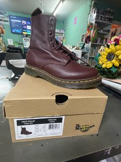 Women’s dr martens size 8